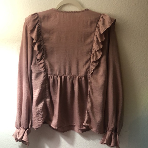 Altered State long sleeve ruffled v-neck blouse - Picture 4 of 5